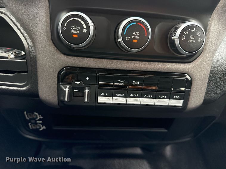 image for item EG5930 2019 Dodge Ram 5500 Crew Cab bale bed truck