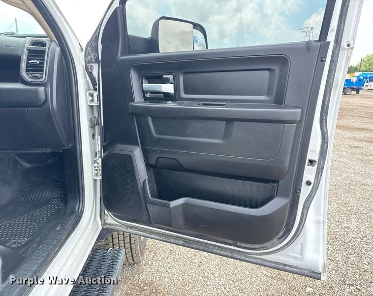 image for item EG5930 2019 Dodge Ram 5500 Crew Cab bale bed truck