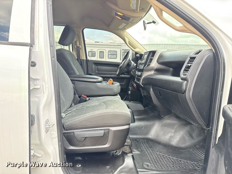 image for item EG5930 2019 Dodge Ram 5500 Crew Cab bale bed truck