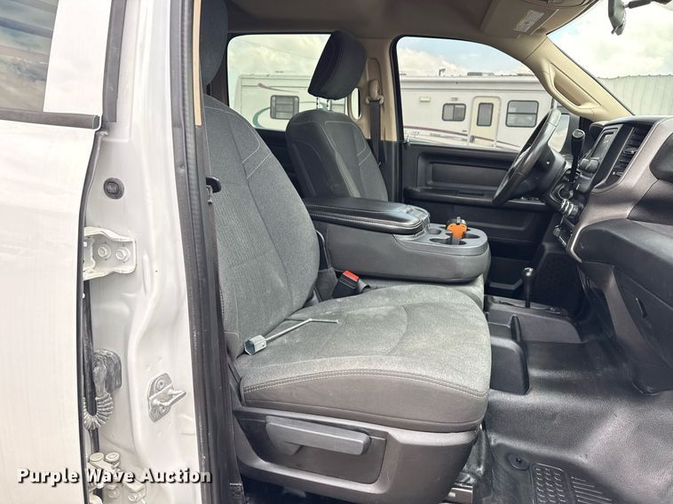 image for item EG5930 2019 Dodge Ram 5500 Crew Cab bale bed truck