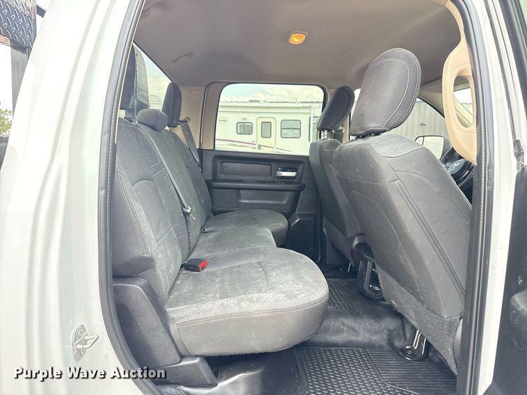 image for item EG5930 2019 Dodge Ram 5500 Crew Cab bale bed truck