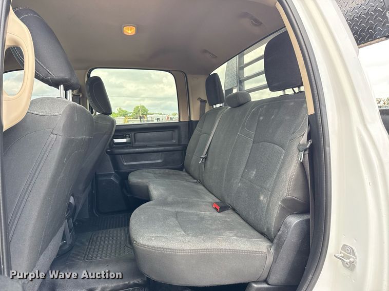 image for item EG5930 2019 Dodge Ram 5500 Crew Cab bale bed truck