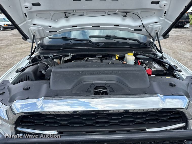 image for item EG5930 2019 Dodge Ram 5500 Crew Cab bale bed truck