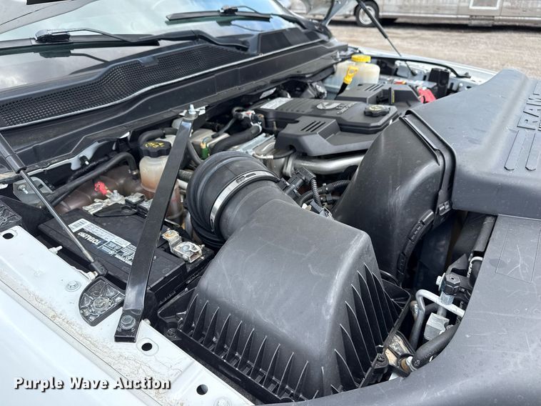 image for item EG5930 2019 Dodge Ram 5500 Crew Cab bale bed truck