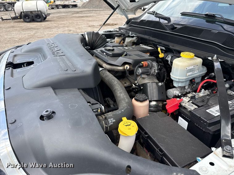 image for item EG5930 2019 Dodge Ram 5500 Crew Cab bale bed truck