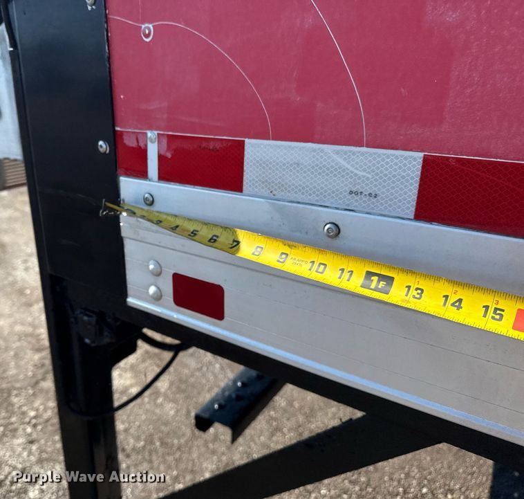 image for item EG5934 2013 Ford F650 Super Duty box truck