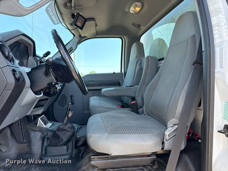 image for item EG5934 2013 Ford F650 Super Duty box truck