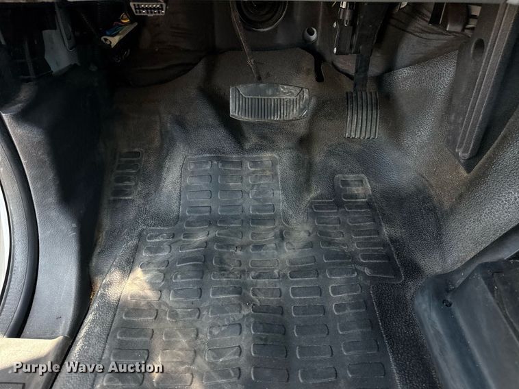 image for item EG5934 2013 Ford F650 Super Duty box truck