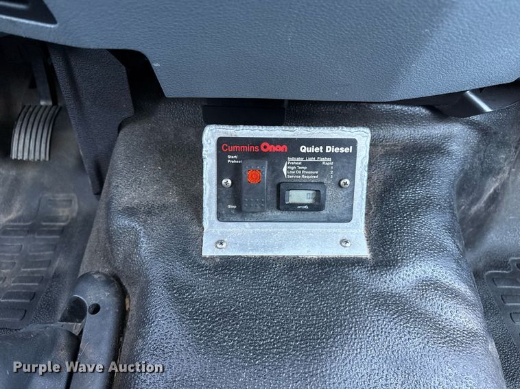 image for item EG5934 2013 Ford F650 Super Duty box truck