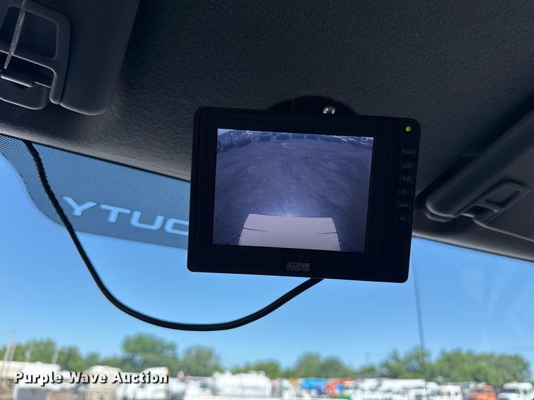 image for item EG5934 2013 Ford F650 Super Duty box truck