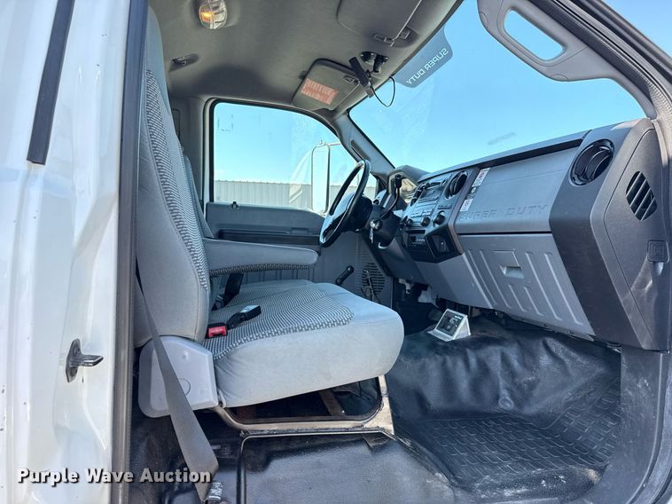 image for item EG5934 2013 Ford F650 Super Duty box truck