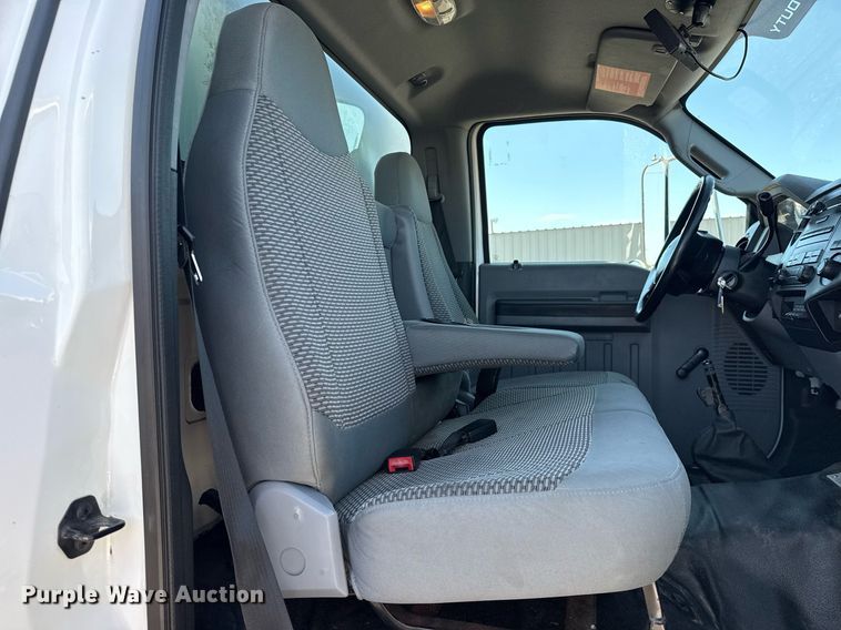 image for item EG5934 2013 Ford F650 Super Duty box truck