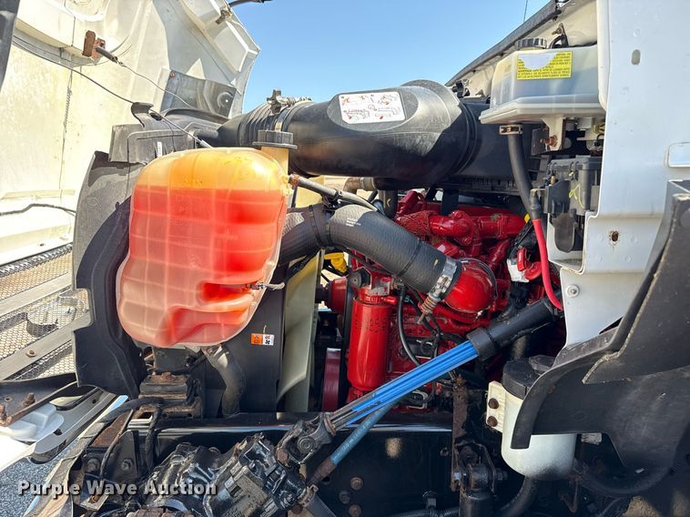 image for item EG5934 2013 Ford F650 Super Duty box truck