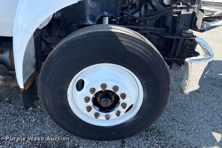 image for item EG5934 2013 Ford F650 Super Duty box truck