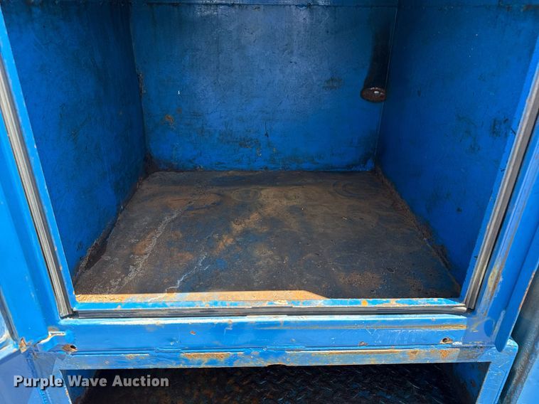 image for item EG5936 2014 Ford F450 Super Duty  Crew Cab utility / service truck