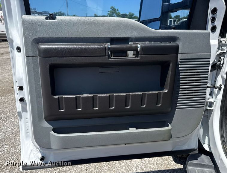 image for item EG5936 2014 Ford F450 Super Duty  Crew Cab utility / service truck