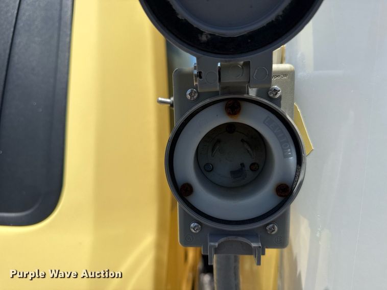 image for item EG5940 2019 Ford F550 Super Duty refrigerated truck