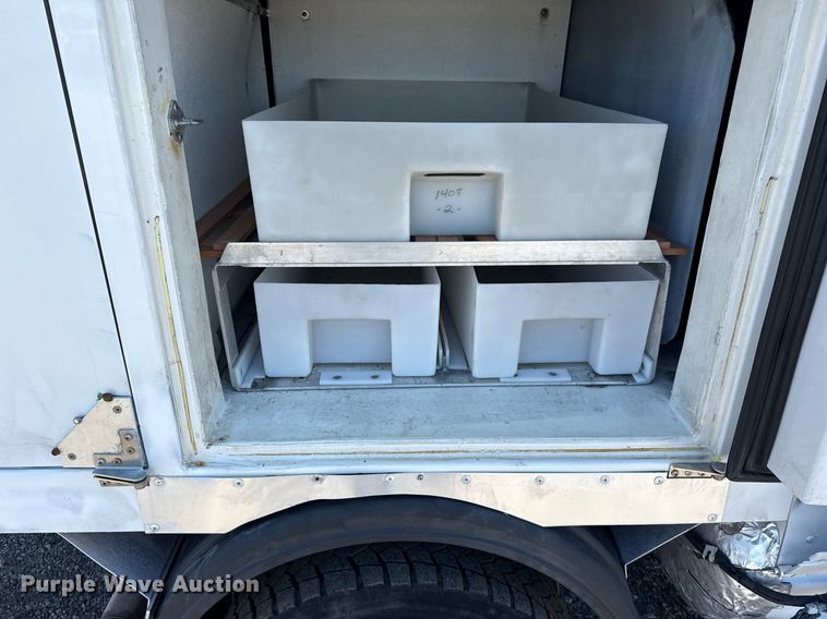 image for item EG5940 2019 Ford F550 Super Duty refrigerated truck