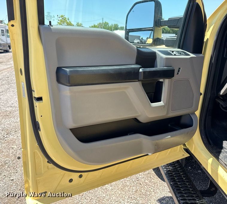 image for item EG5940 2019 Ford F550 Super Duty refrigerated truck