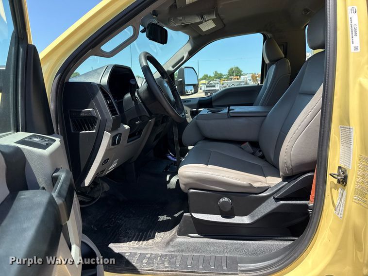 image for item EG5940 2019 Ford F550 Super Duty refrigerated truck