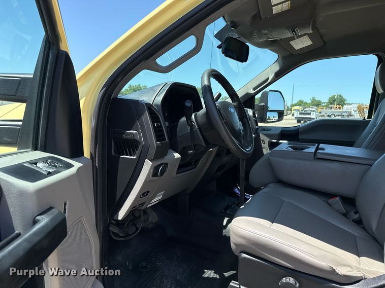 image for item EG5940 2019 Ford F550 Super Duty refrigerated truck