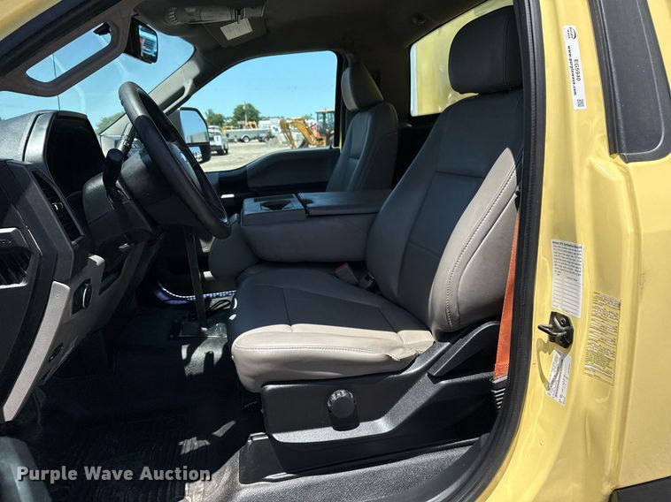 image for item EG5940 2019 Ford F550 Super Duty refrigerated truck