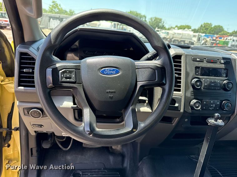 image for item EG5940 2019 Ford F550 Super Duty refrigerated truck