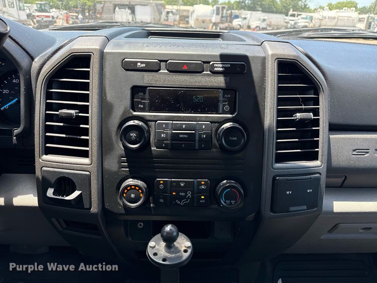 image for item EG5940 2019 Ford F550 Super Duty refrigerated truck