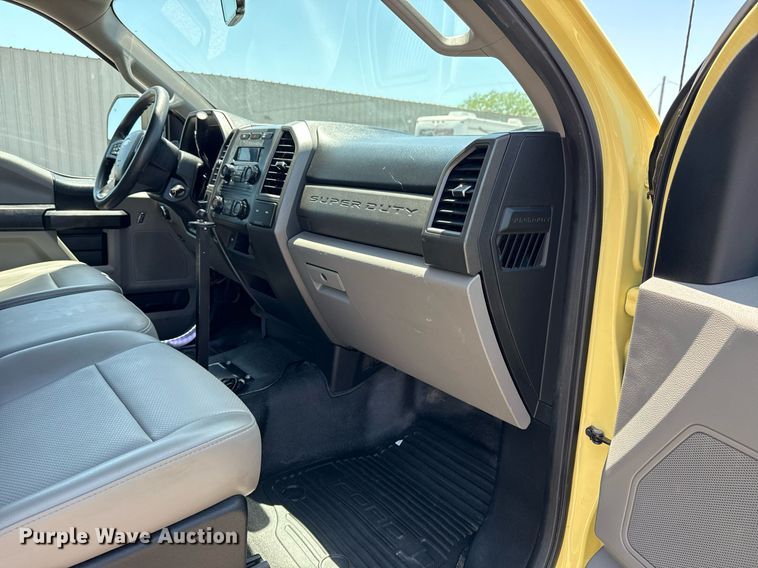 image for item EG5940 2019 Ford F550 Super Duty refrigerated truck