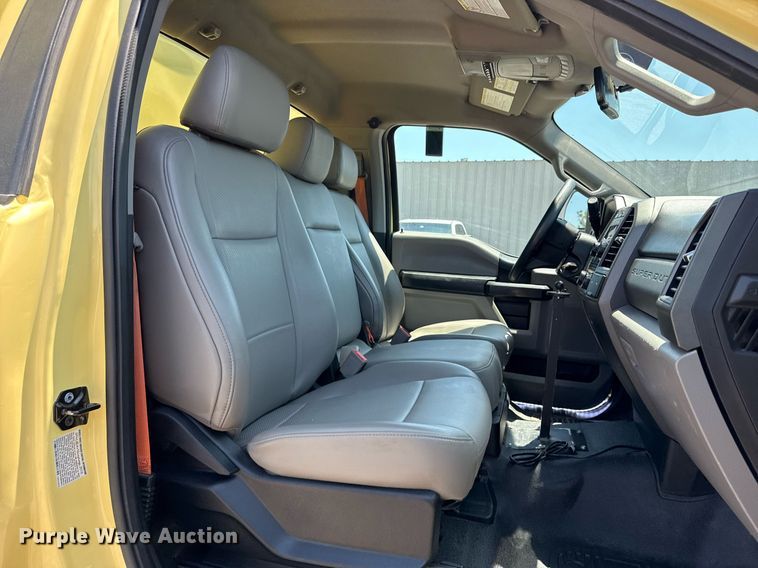 image for item EG5940 2019 Ford F550 Super Duty refrigerated truck