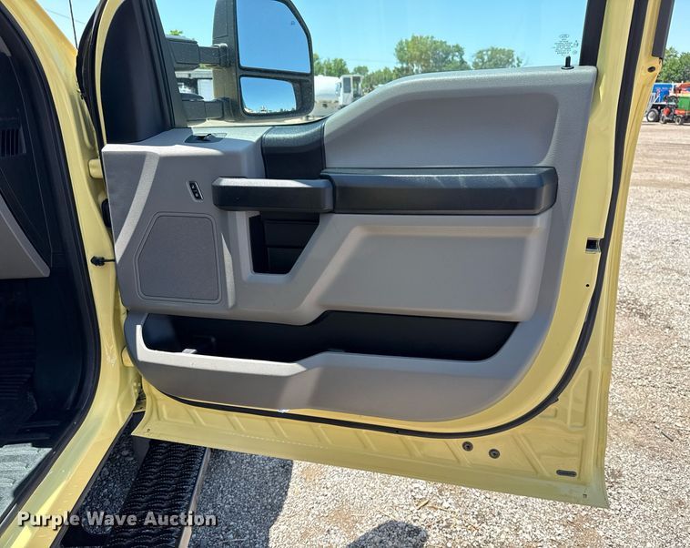 image for item EG5940 2019 Ford F550 Super Duty refrigerated truck