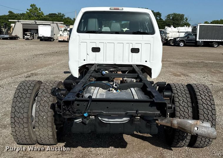 image for item EG5944 2013 Ford F550 Super Duty Crew Cab truck cab and chassis