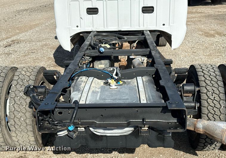image for item EG5944 2013 Ford F550 Super Duty Crew Cab truck cab and chassis