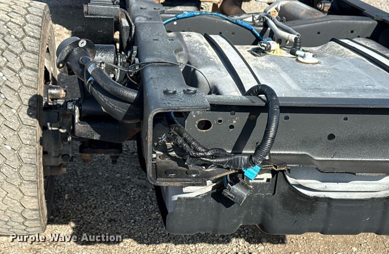 image for item EG5944 2013 Ford F550 Super Duty Crew Cab truck cab and chassis