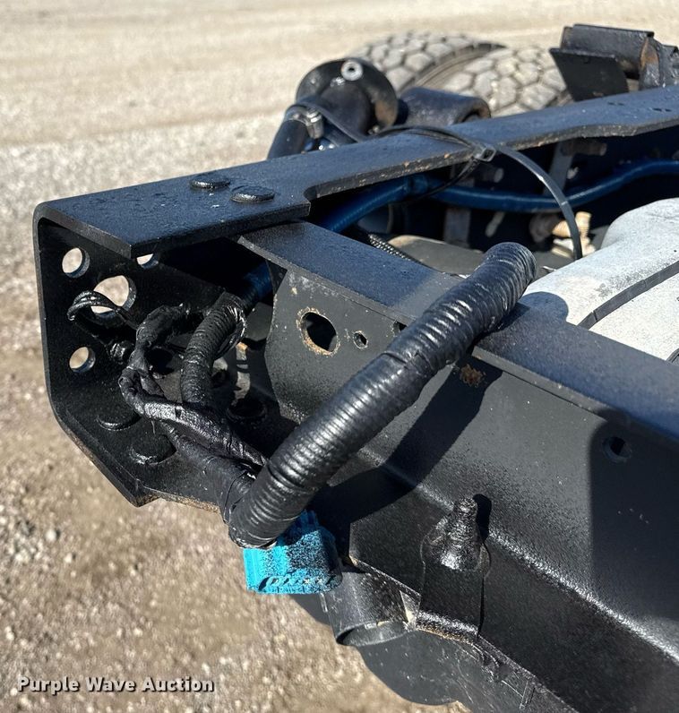 image for item EG5944 2013 Ford F550 Super Duty Crew Cab truck cab and chassis