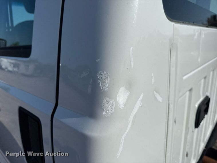 image for item EG5944 2013 Ford F550 Super Duty Crew Cab truck cab and chassis