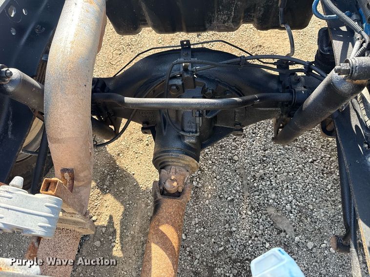 image for item EG5944 2013 Ford F550 Super Duty Crew Cab truck cab and chassis