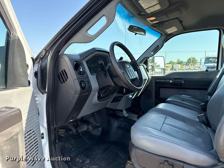 image for item EG5944 2013 Ford F550 Super Duty Crew Cab truck cab and chassis