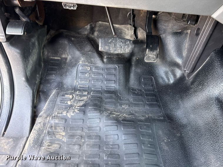 image for item EG5944 2013 Ford F550 Super Duty Crew Cab truck cab and chassis