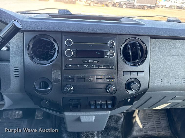 image for item EG5944 2013 Ford F550 Super Duty Crew Cab truck cab and chassis