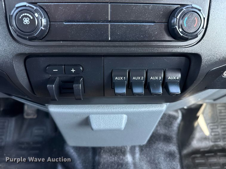 image for item EG5944 2013 Ford F550 Super Duty Crew Cab truck cab and chassis