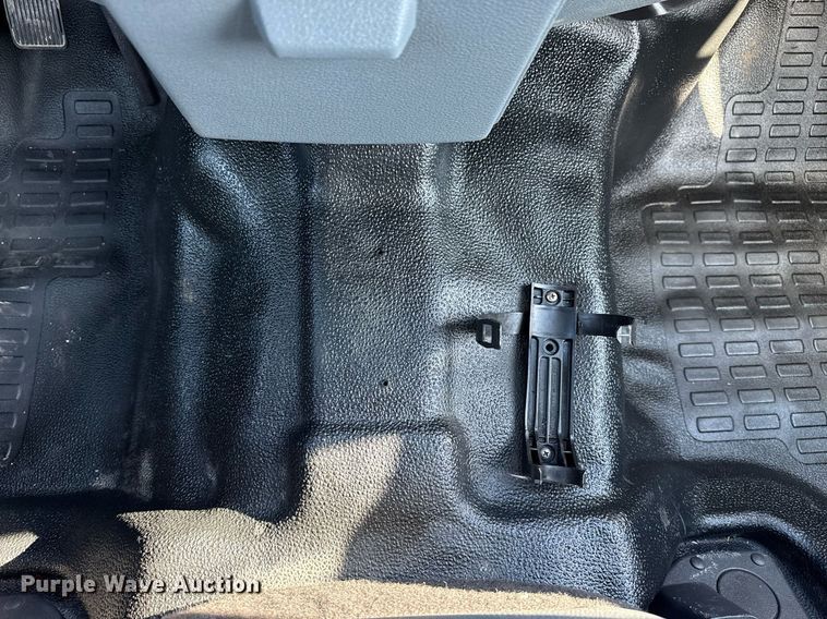 image for item EG5944 2013 Ford F550 Super Duty Crew Cab truck cab and chassis