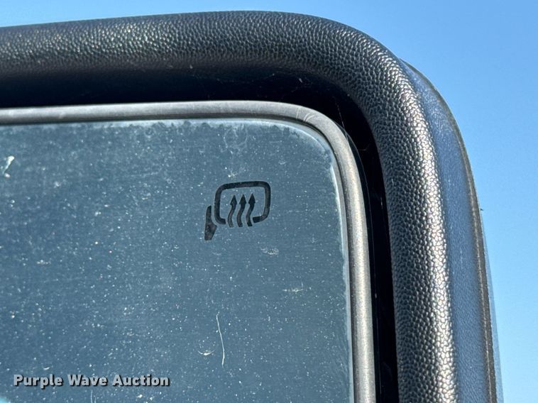 image for item EG5944 2013 Ford F550 Super Duty Crew Cab truck cab and chassis