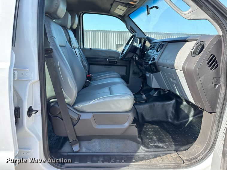 image for item EG5944 2013 Ford F550 Super Duty Crew Cab truck cab and chassis