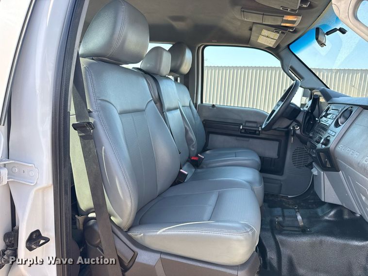 image for item EG5944 2013 Ford F550 Super Duty Crew Cab truck cab and chassis