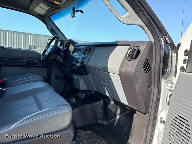 image for item EG5944 2013 Ford F550 Super Duty Crew Cab truck cab and chassis