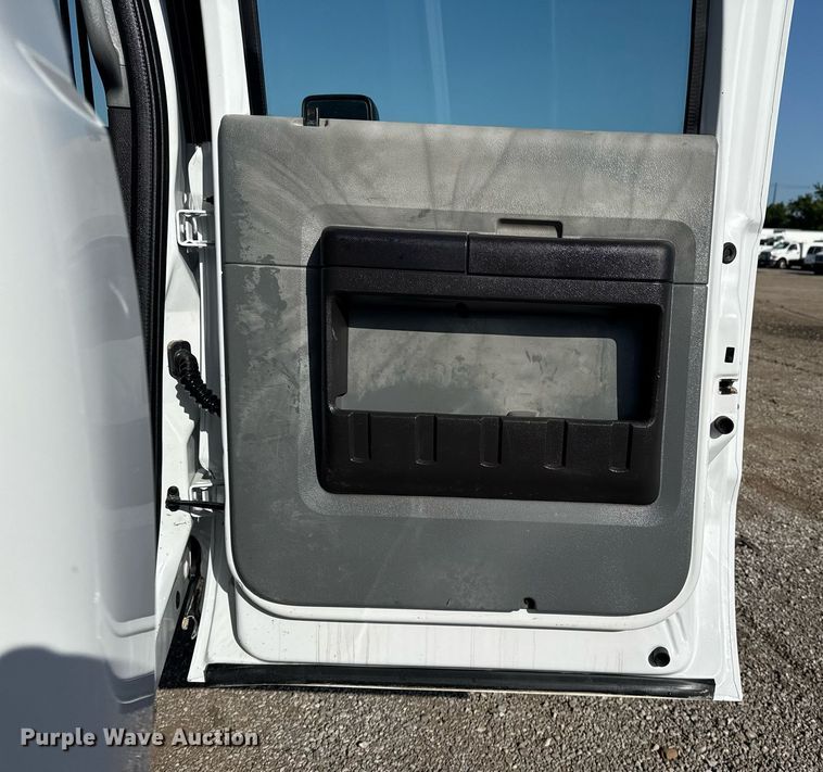 image for item EG5944 2013 Ford F550 Super Duty Crew Cab truck cab and chassis