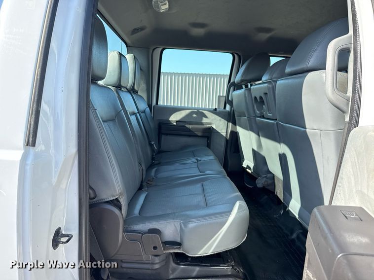 image for item EG5944 2013 Ford F550 Super Duty Crew Cab truck cab and chassis