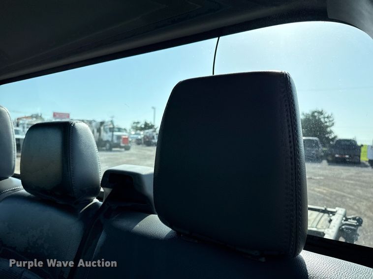 image for item EG5944 2013 Ford F550 Super Duty Crew Cab truck cab and chassis