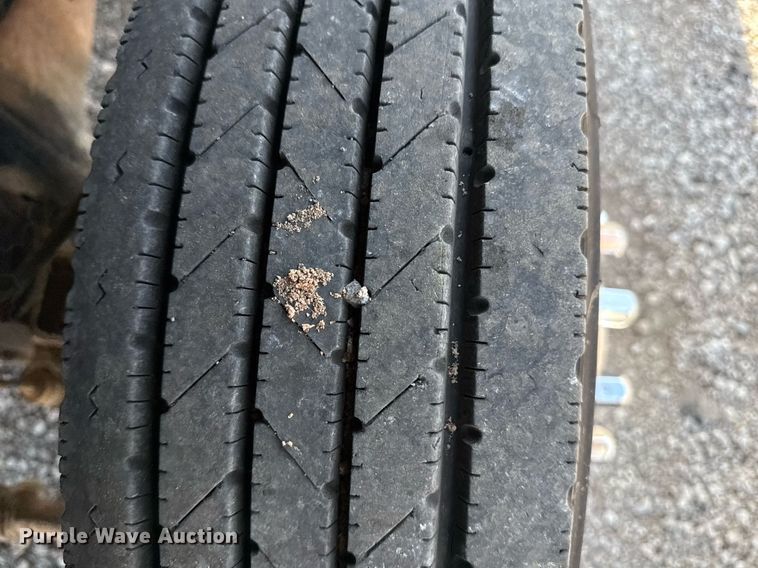 image for item EG5944 2013 Ford F550 Super Duty Crew Cab truck cab and chassis